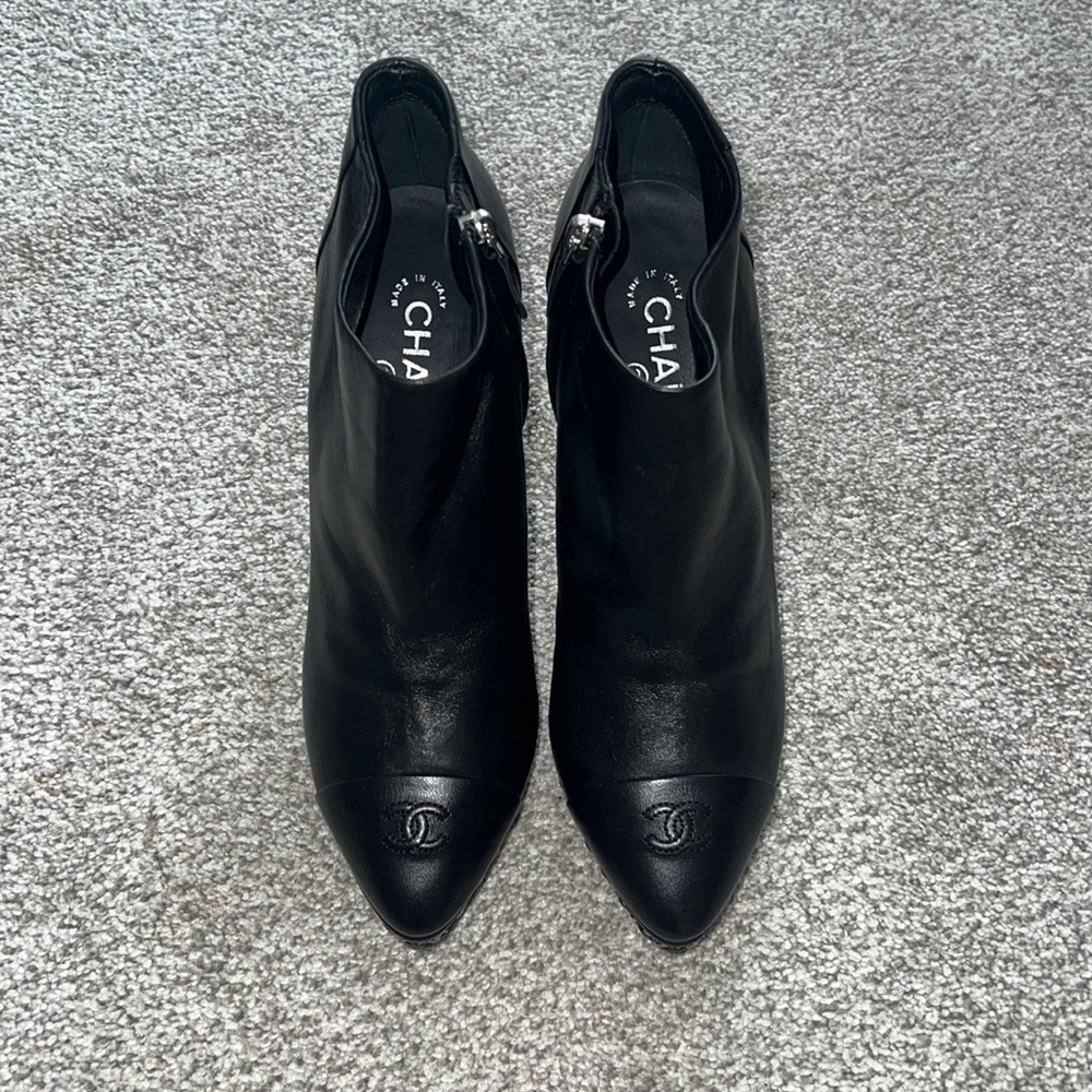 Lambskin CC Platform Cap Toe Chain Ankle Boots 40 Black